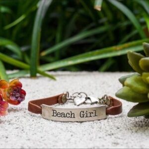 🏖️ BOHO BROWN LEATHER BRACELET WITH STAINLESS STEEL SLIDE ENGRAVED “BEACH GIRL”